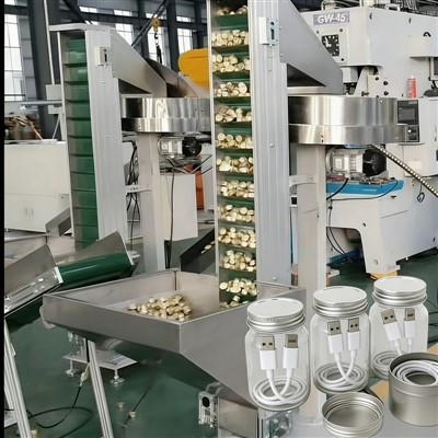 USB-En produktionslinje med gevind af datakabel